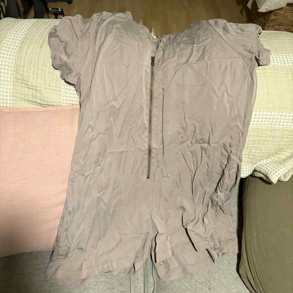 SMASH AND TESS SHORTY ROMPER IN BARELY BLUSH 100% TENCEL - Picture 3 of 9